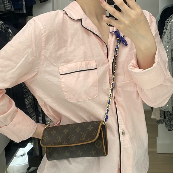 💯authentic Louis Vuitton Pochette PM cross body - Picture 2 of 11